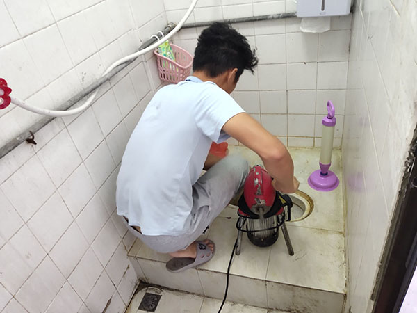 柞水管道堵塞冒臭气 专业师傅现场解决问题